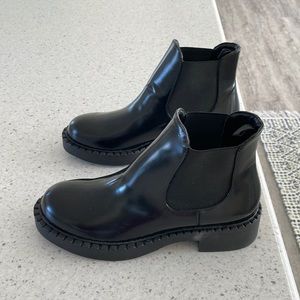 Steve Madden Black booties